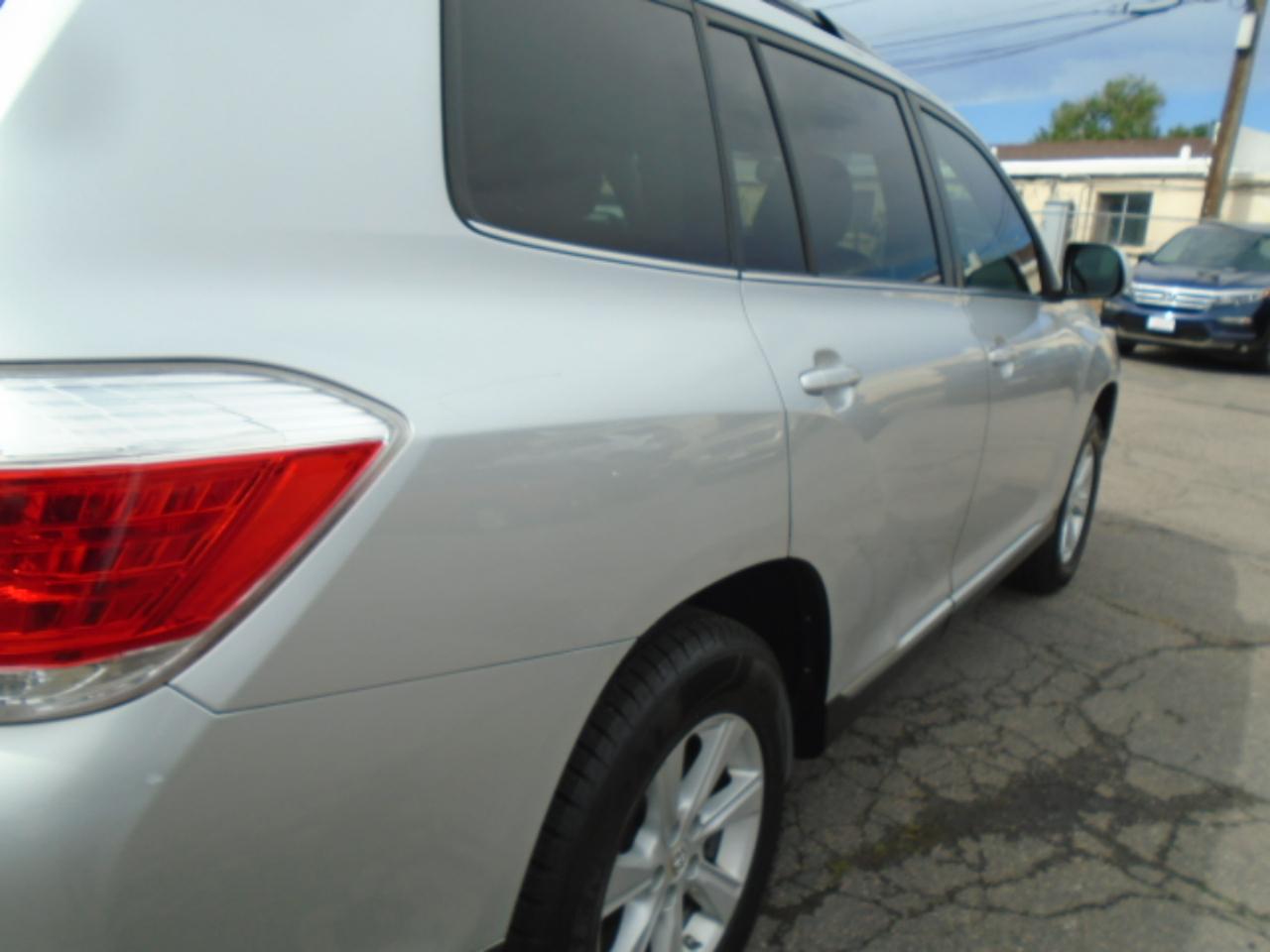 Toyota Highlander 4WD 4dr V6 SE (Natl) 2011