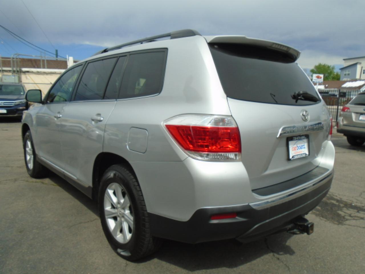 Toyota Highlander 4WD 4dr V6 SE (Natl) 2011