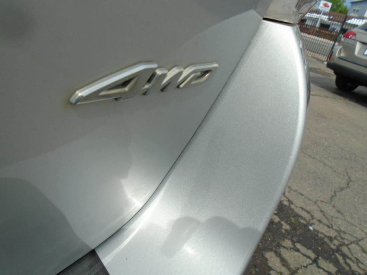 Toyota Highlander 4WD 4dr V6 SE (Natl) 2011