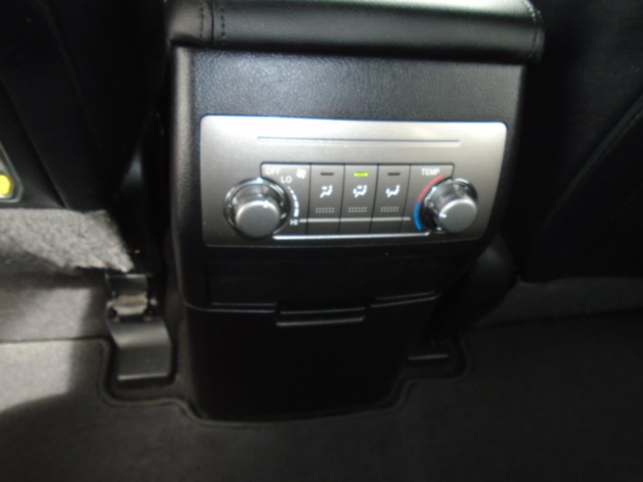 Toyota Highlander 4WD 4dr V6 SE (Natl) 2011