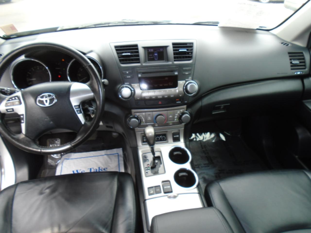Toyota Highlander 4WD 4dr V6 SE (Natl) 2011