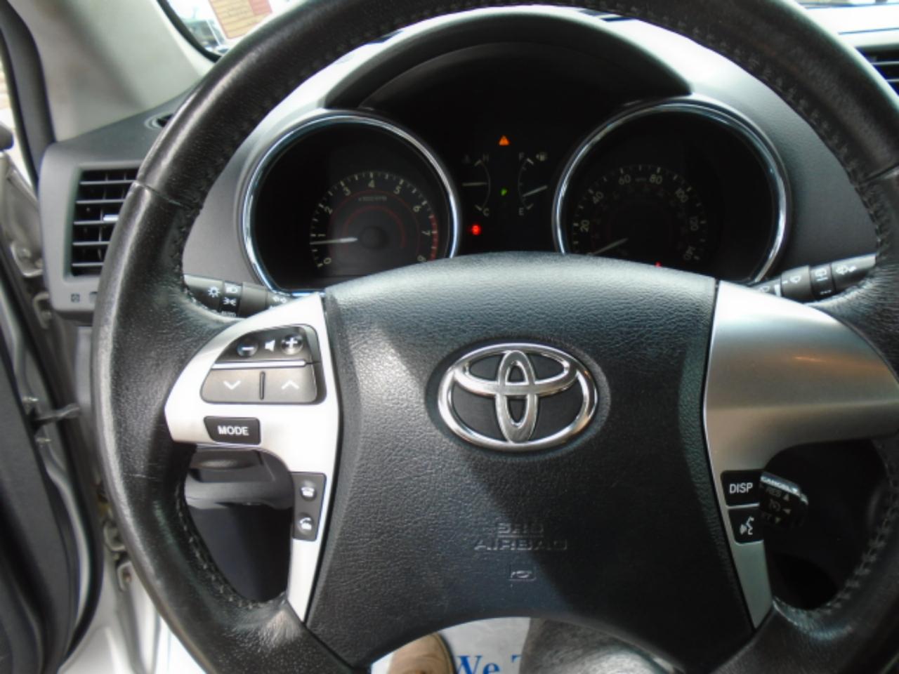 Toyota Highlander 4WD 4dr V6 SE (Natl) 2011