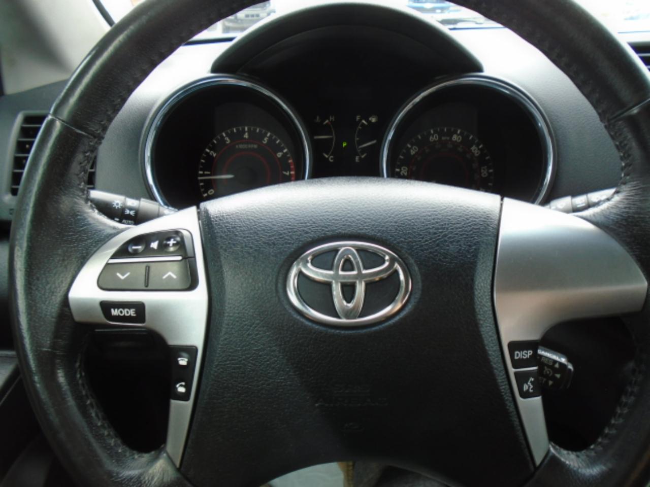 Toyota Highlander 4WD 4dr V6 SE (Natl) 2011