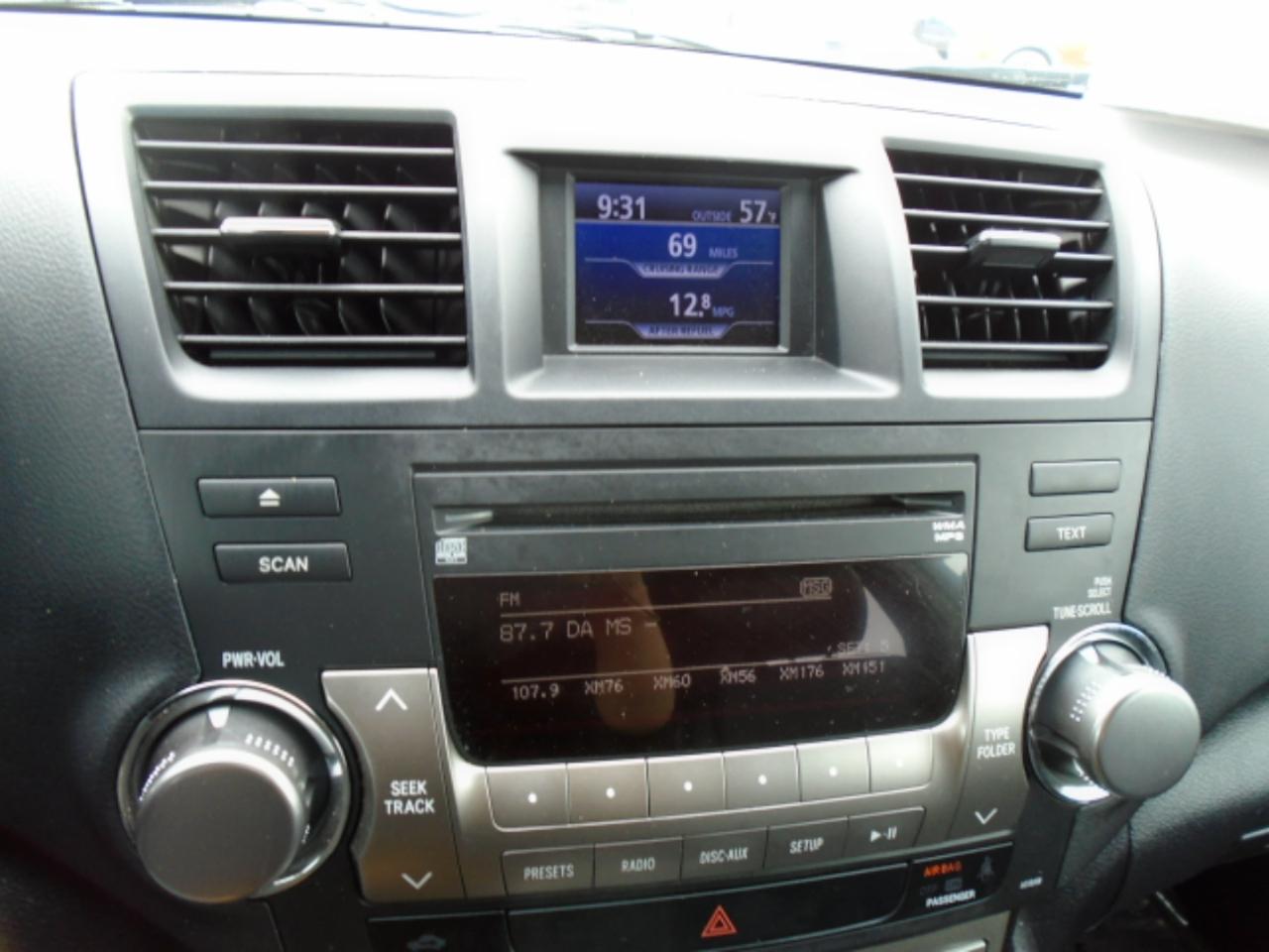 Toyota Highlander 4WD 4dr V6 SE (Natl) 2011