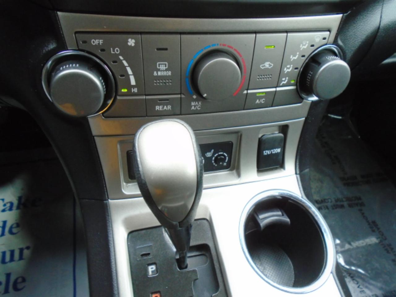 Toyota Highlander 4WD 4dr V6 SE (Natl) 2011