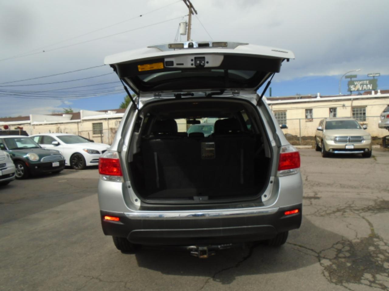 Toyota Highlander 4WD 4dr V6 SE (Natl) 2011