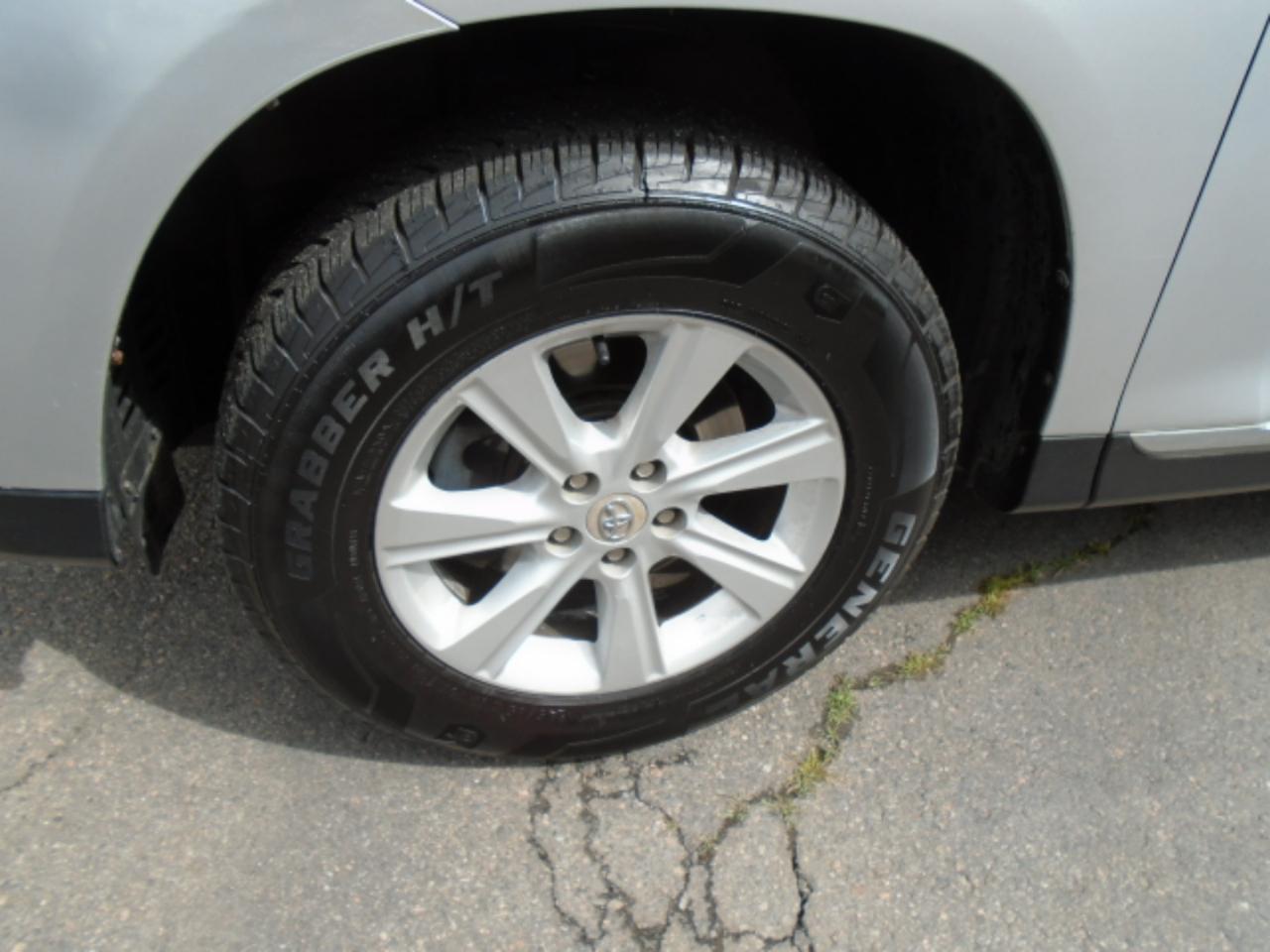 Toyota Highlander 4WD 4dr V6 SE (Natl) 2011