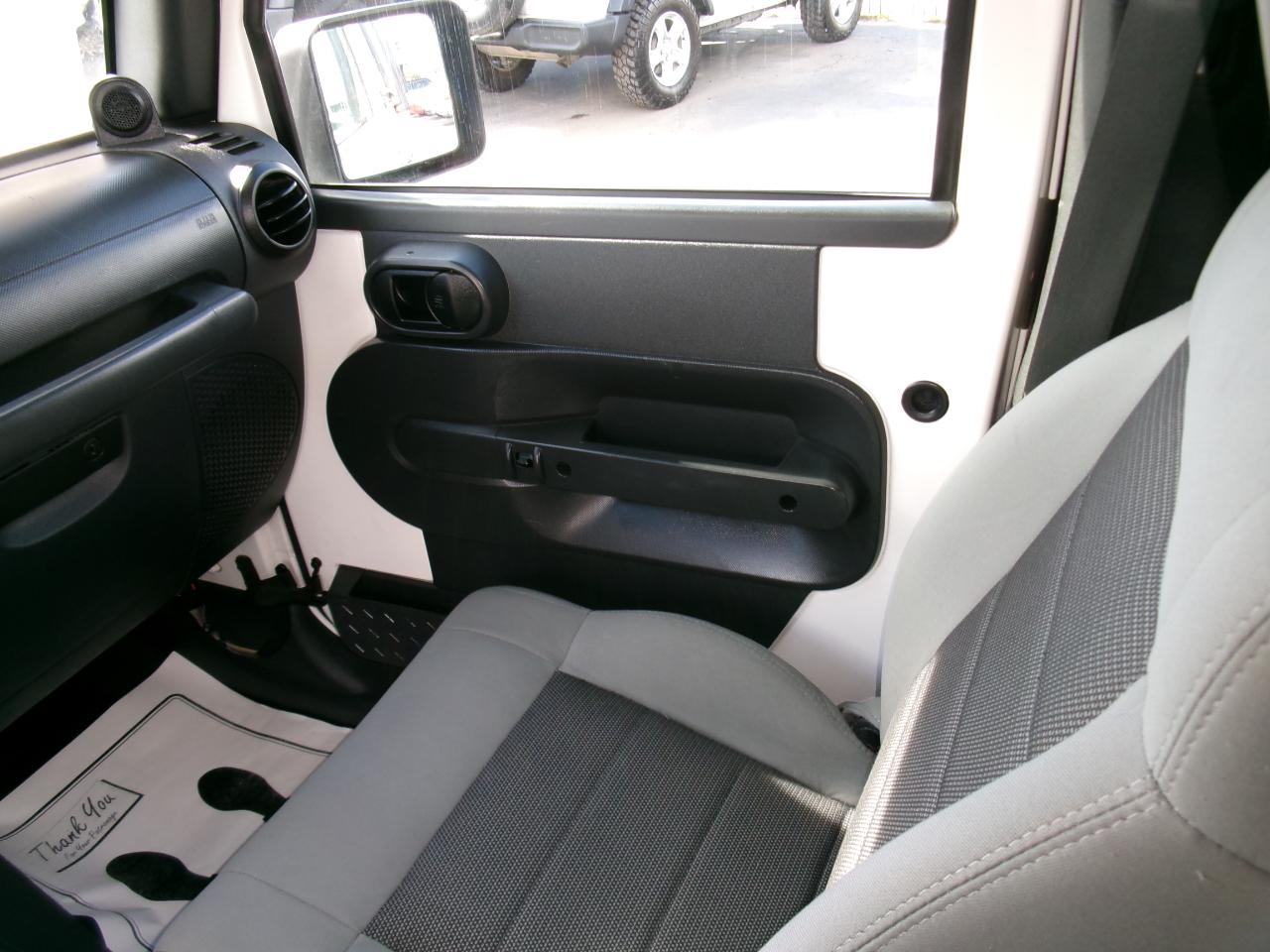 Jeep Wrangler 4WD 2dr Rubicon 2010