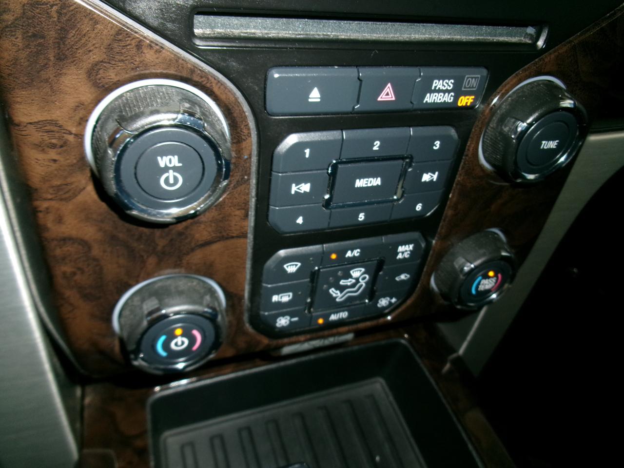 Ford F-150 4WD SuperCrew 145" Platinum 2013