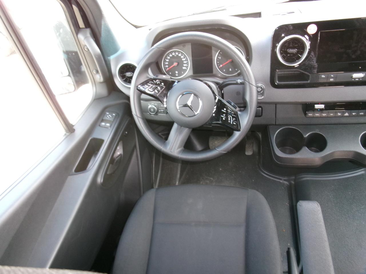 Mercedes-Benz Sprinter Passenger Van 2500 High Roof I4 Diesel 170" RWD 2025