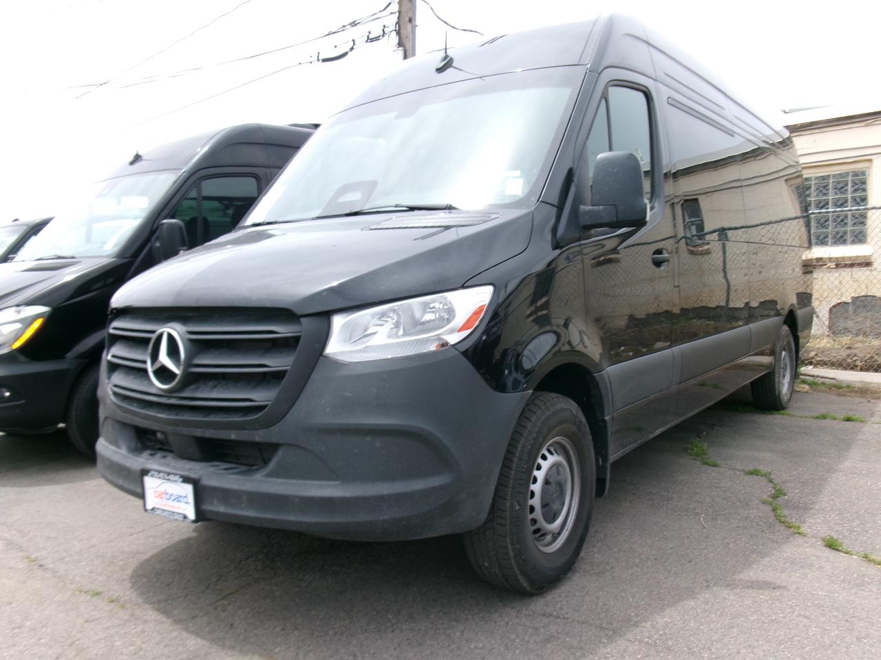 Mercedes-Benz Sprinter Passenger Van 2500 High Roof I4 Diesel 170" RWD 2025