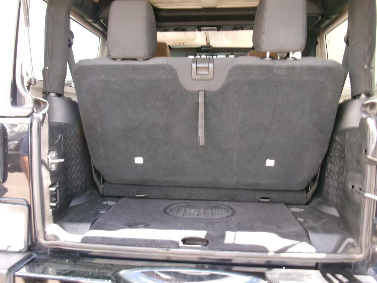 Jeep Wrangler 4WD 2dr Sahara 2015