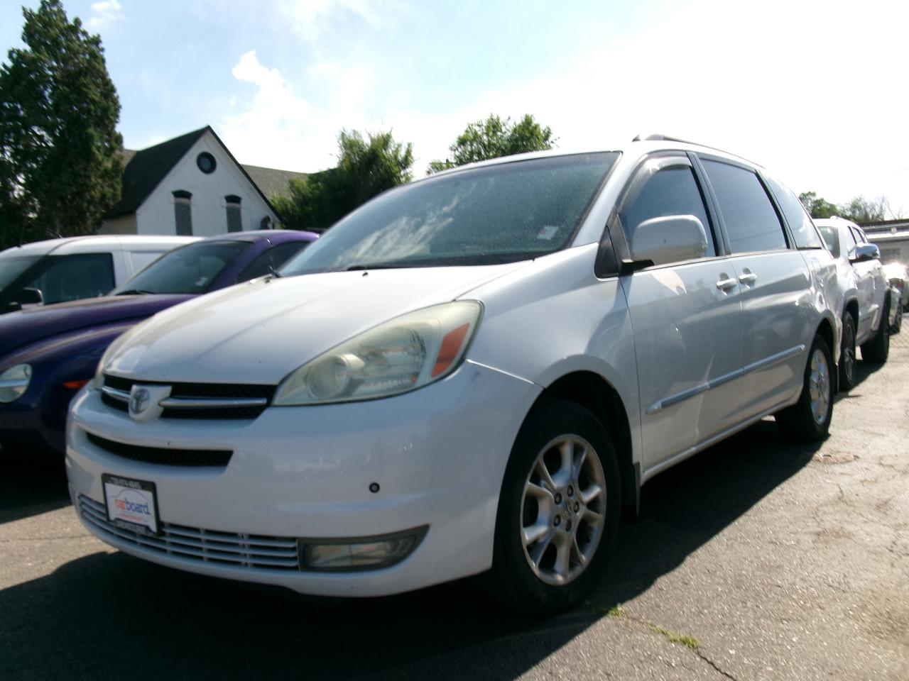 2004 Toyota Sienna's photo