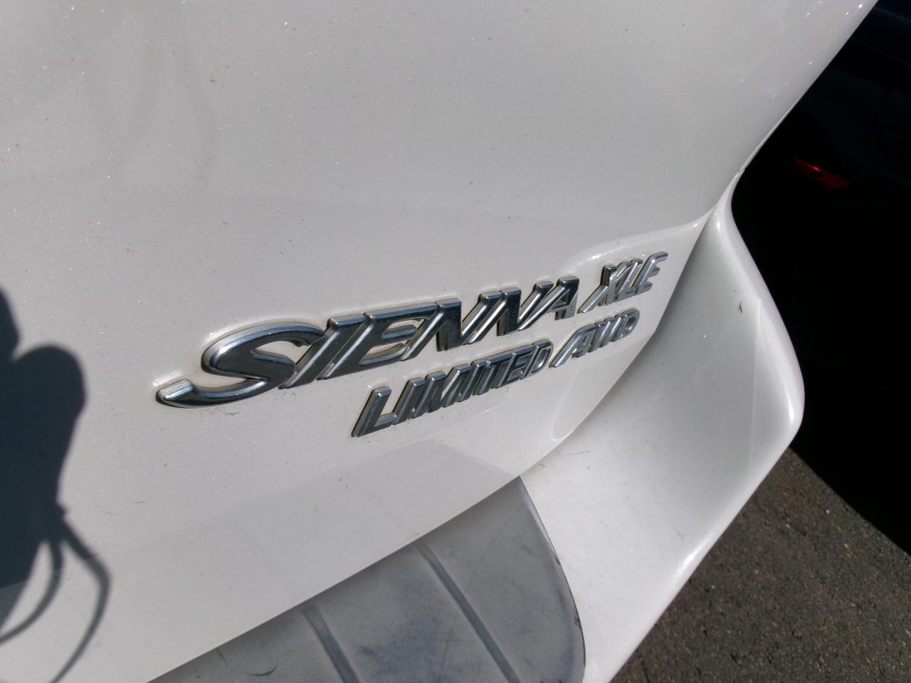 Toyota Sienna 5dr XLE AWD (Natl) 2004
