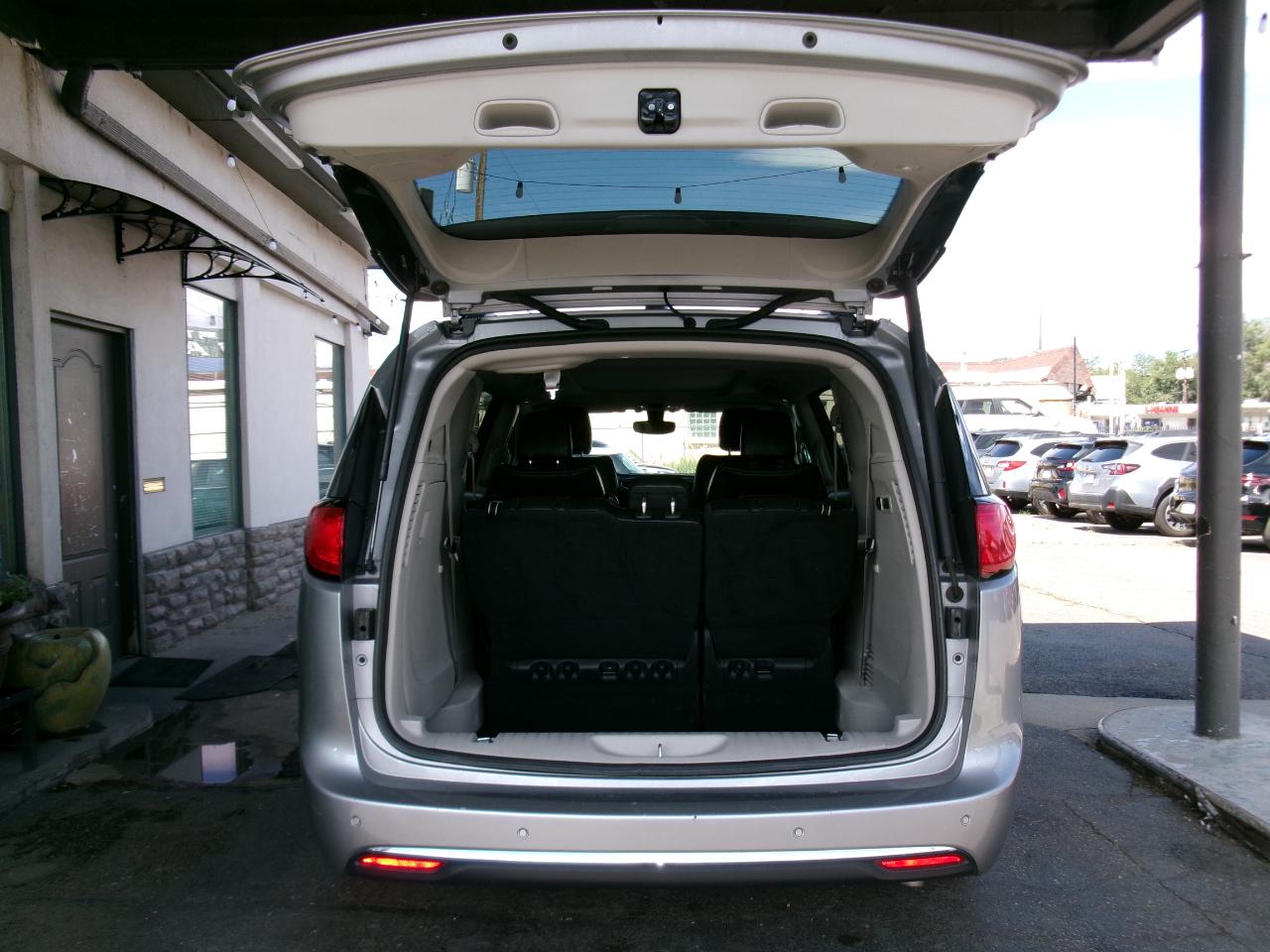 Chrysler Pacifica Limited FWD 2018