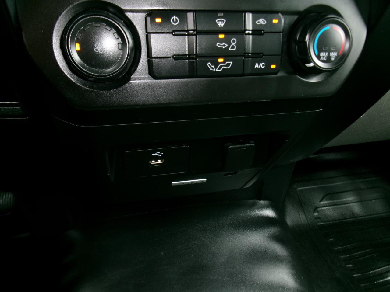 Ford F-150 2WD Reg Cab 141" XL 2016