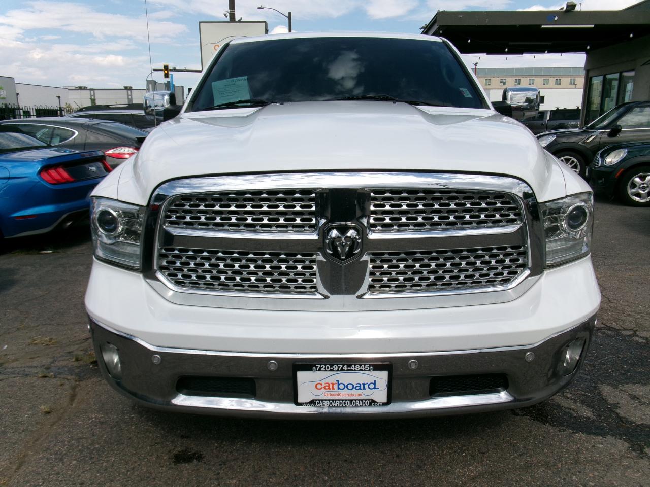 RAM 1500 4WD Crew Cab 140.5" Laramie 2016