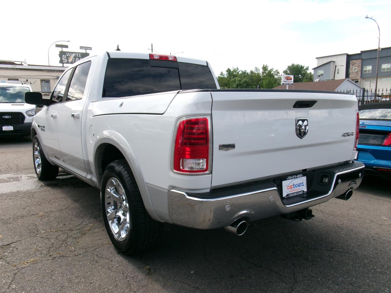 RAM 1500 4WD Crew Cab 140.5" Laramie 2016