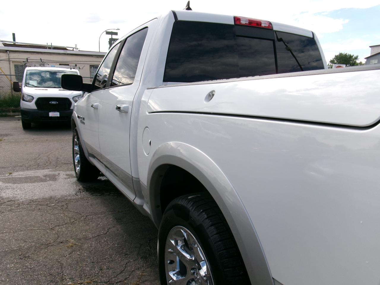 RAM 1500 4WD Crew Cab 140.5" Laramie 2016