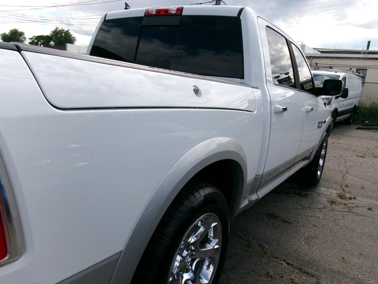 RAM 1500 4WD Crew Cab 140.5" Laramie 2016
