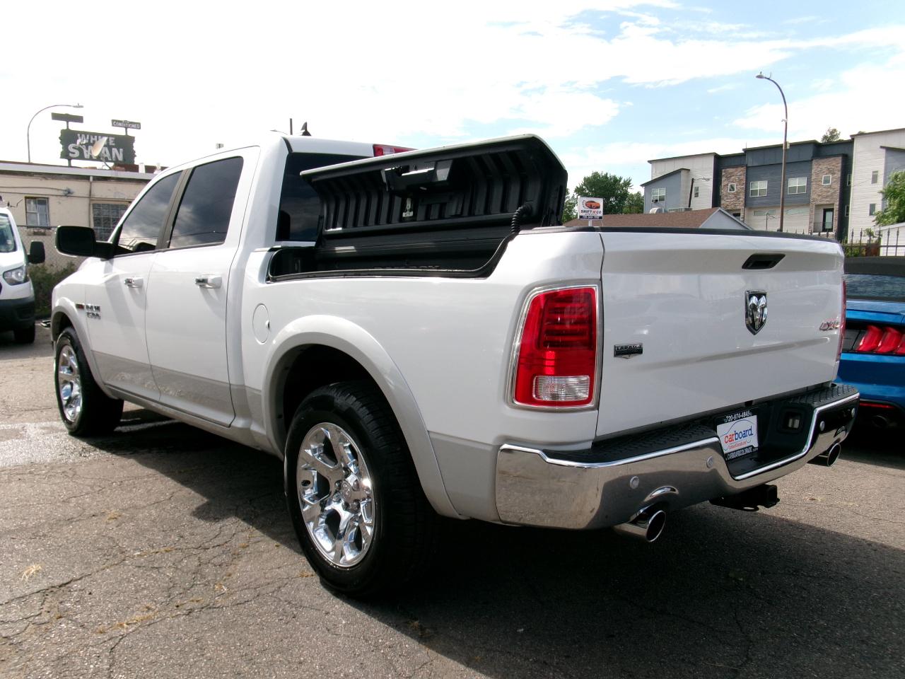 RAM 1500 4WD Crew Cab 140.5" Laramie 2016