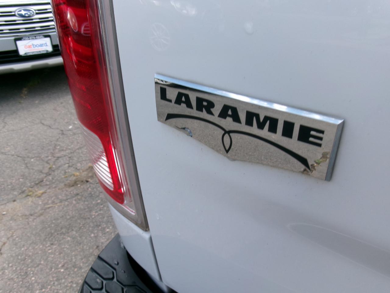 RAM 1500 4WD Crew Cab 140.5" Laramie 2016