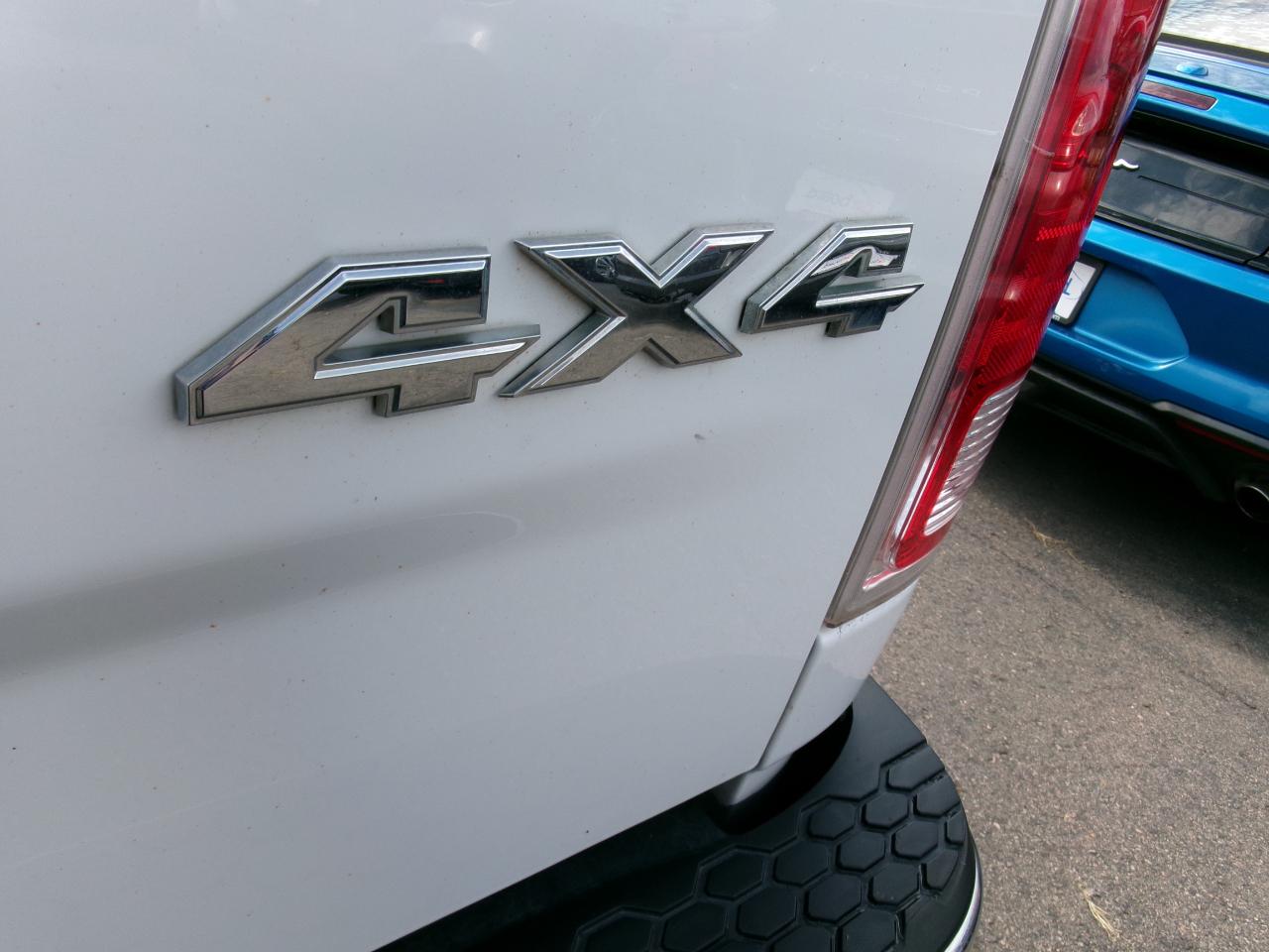 RAM 1500 4WD Crew Cab 140.5" Laramie 2016