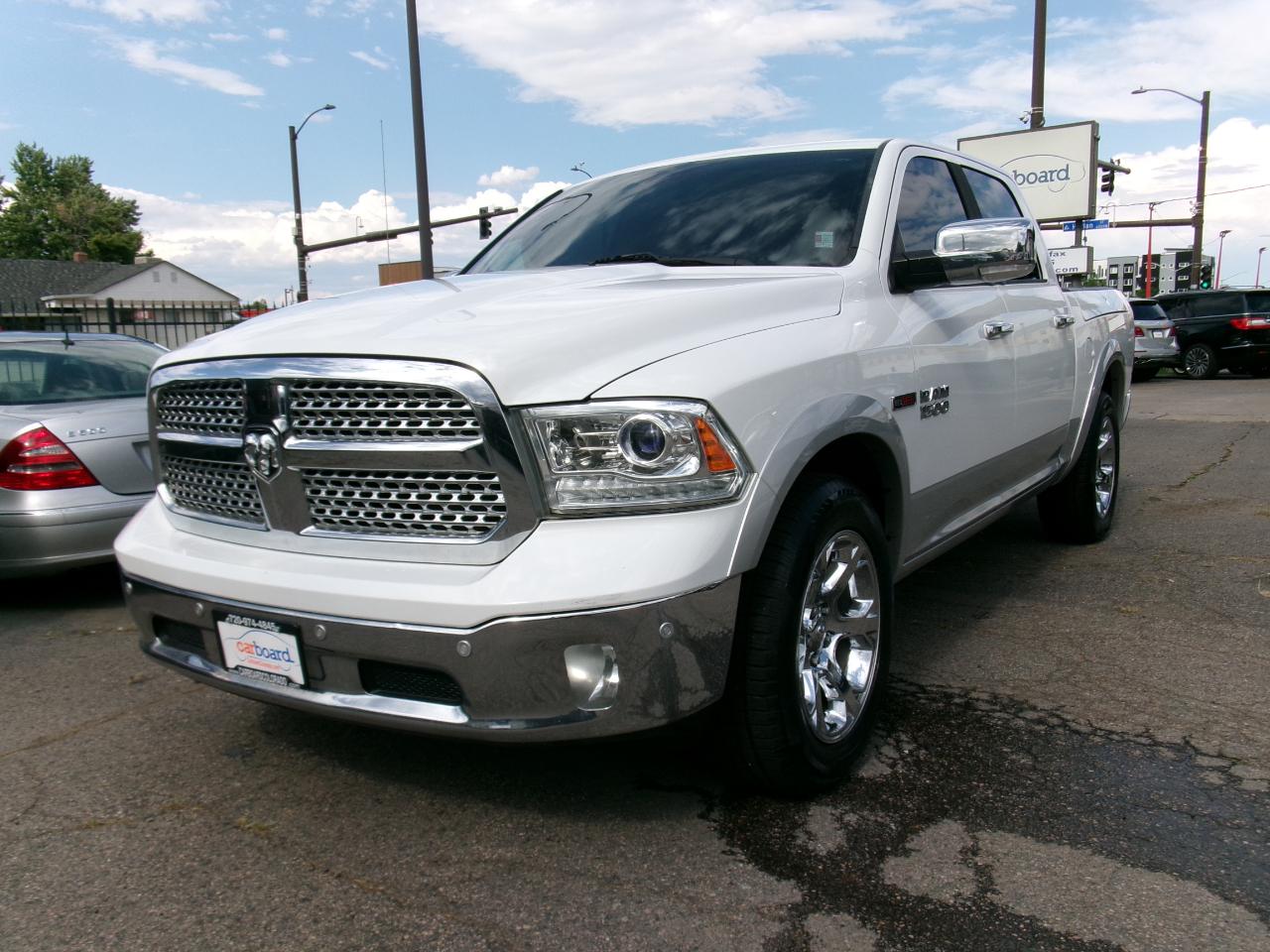RAM 1500 4WD Crew Cab 140.5" Laramie 2016
