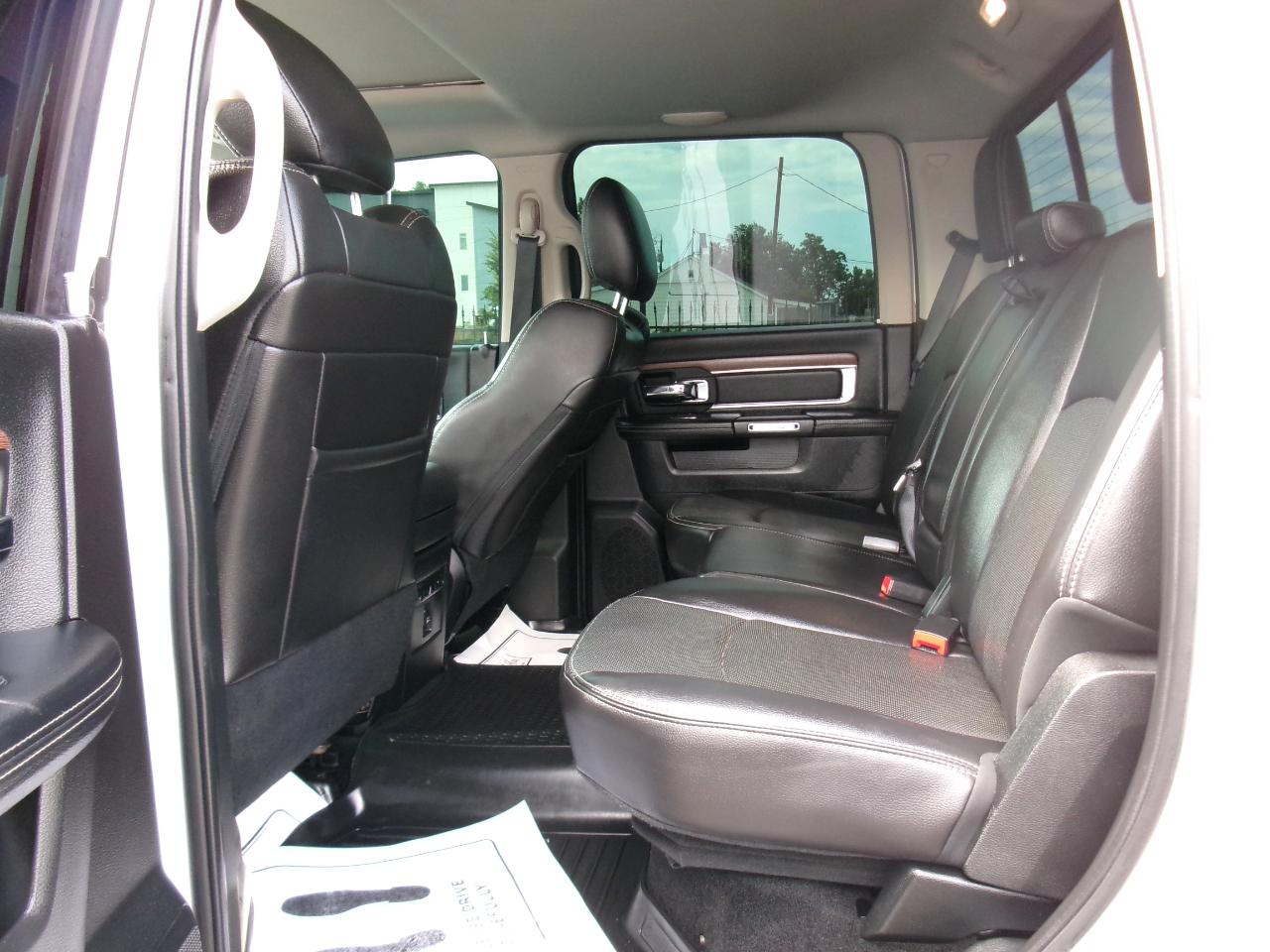 RAM 1500 4WD Crew Cab 140.5" Laramie 2016