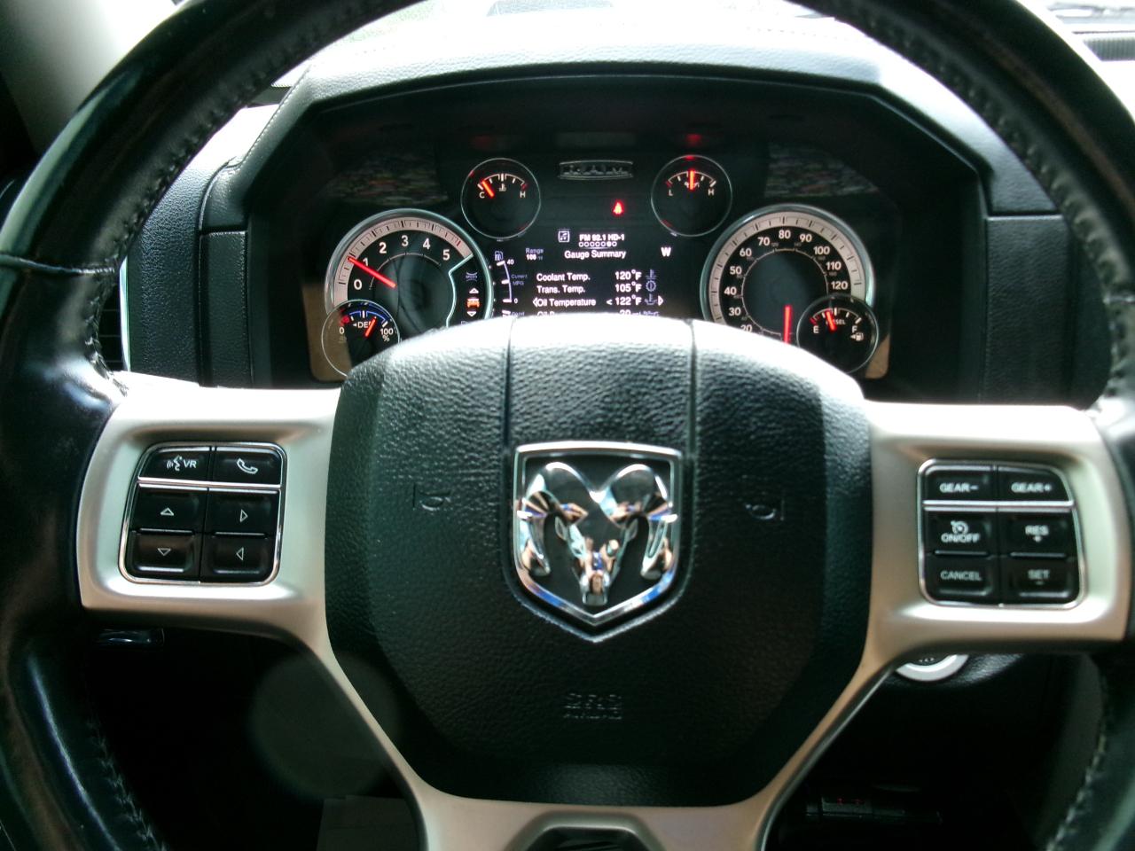 RAM 1500 4WD Crew Cab 140.5" Laramie 2016
