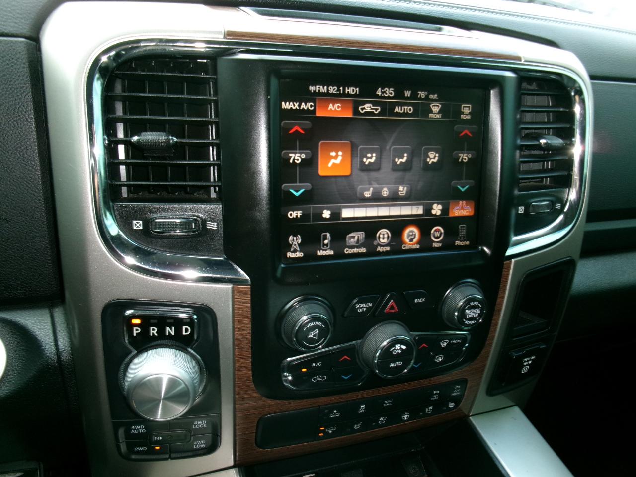 RAM 1500 4WD Crew Cab 140.5" Laramie 2016