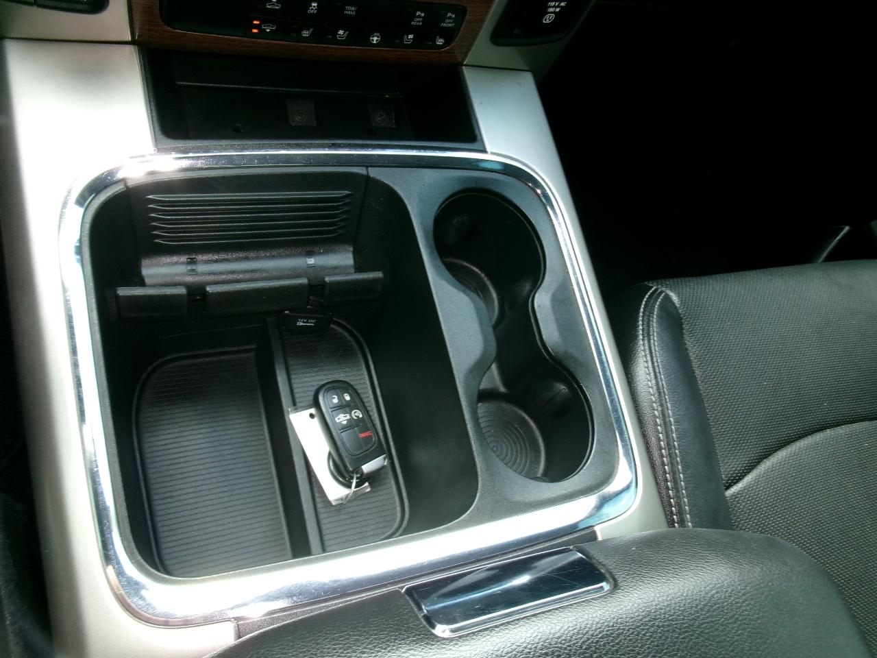 RAM 1500 4WD Crew Cab 140.5" Laramie 2016