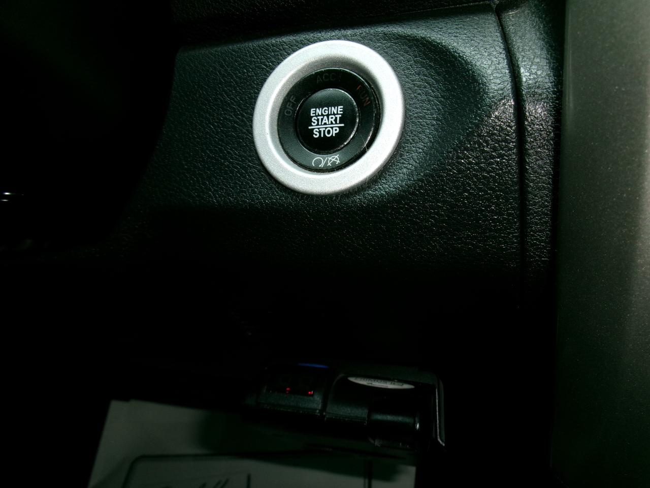 RAM 1500 4WD Crew Cab 140.5" Laramie 2016