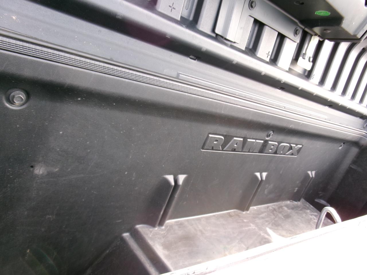 RAM 1500 4WD Crew Cab 140.5" Laramie 2016