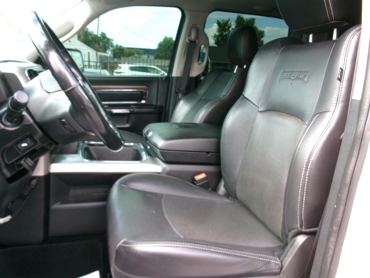 RAM 1500 4WD Crew Cab 140.5" Laramie 2016