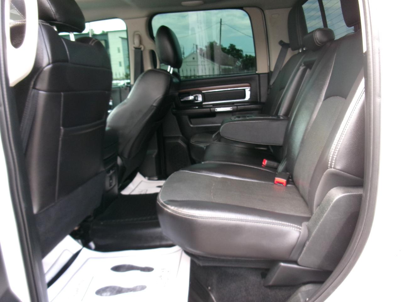 RAM 1500 4WD Crew Cab 140.5" Laramie 2016
