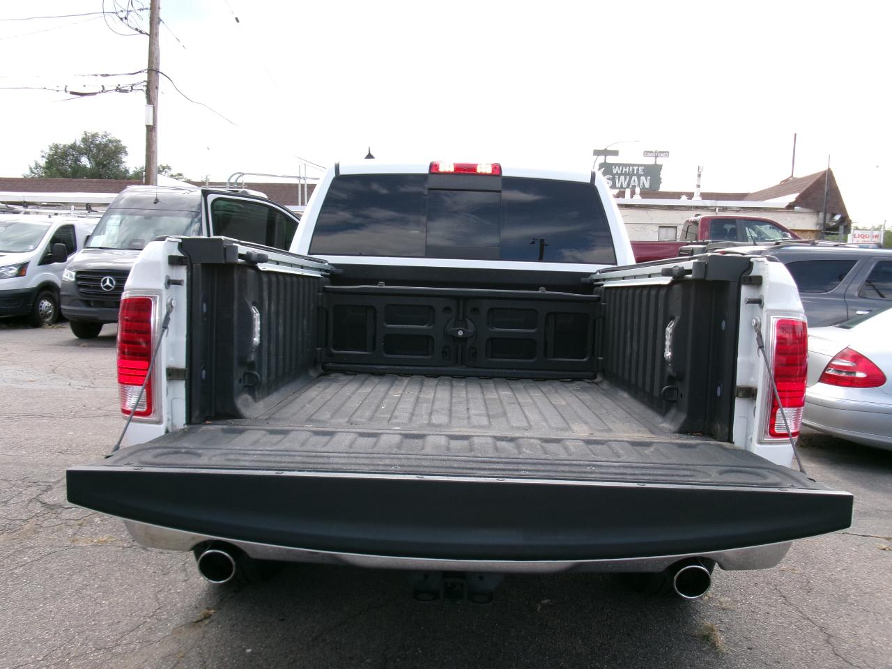 RAM 1500 4WD Crew Cab 140.5" Laramie 2016