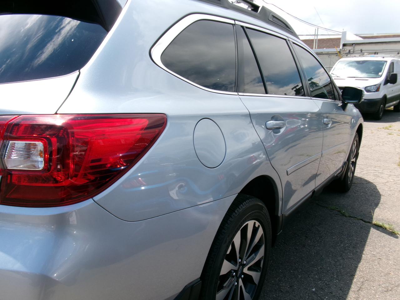 Subaru Outback 4dr Wgn 2.5i Limited PZEV 2015