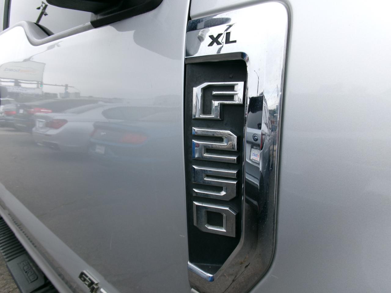 Ford Super Duty F-250 SRW XL 4WD Crew Cab 8' Box 2019