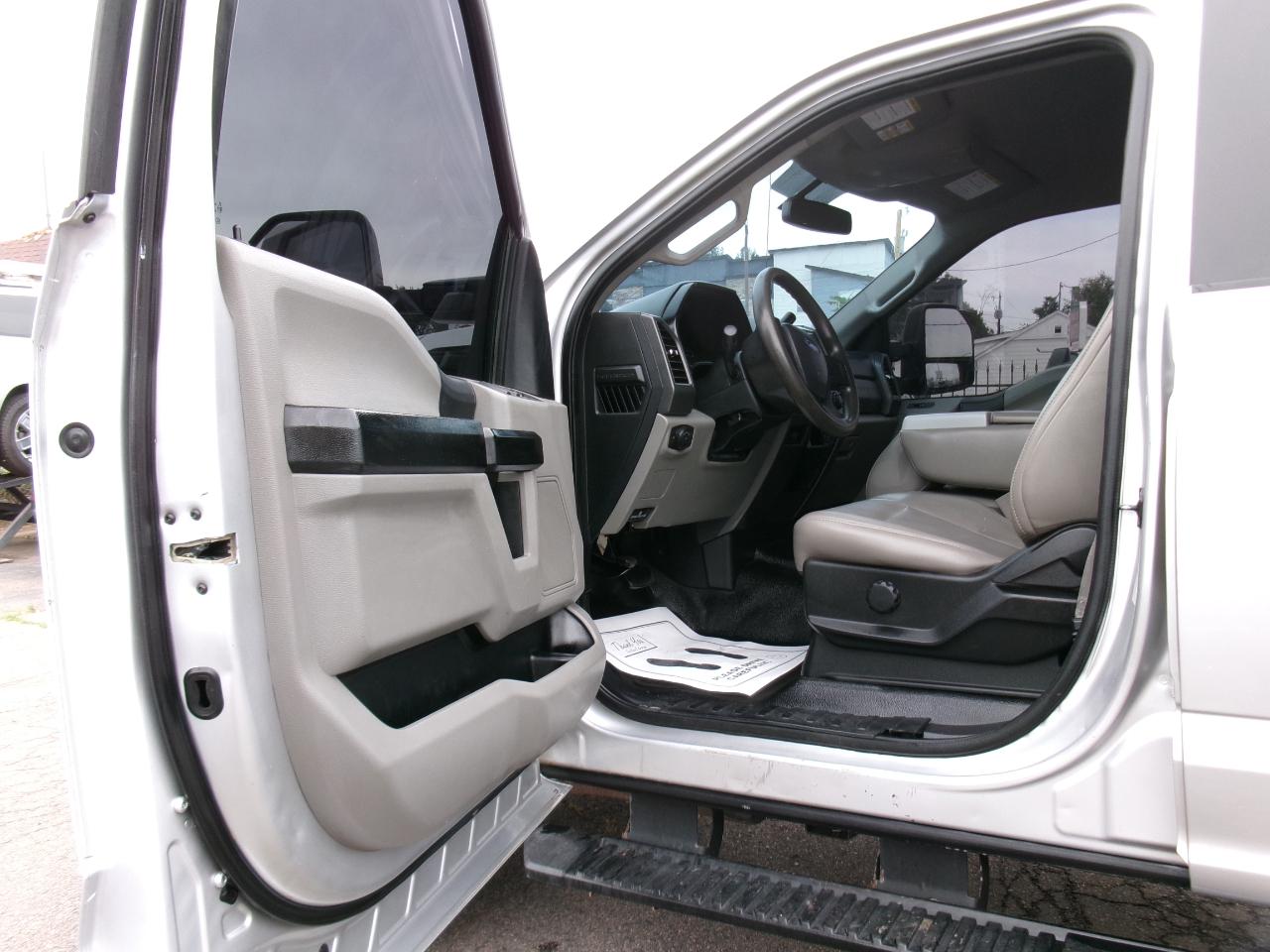 Ford Super Duty F-250 SRW XL 4WD Crew Cab 8' Box 2019