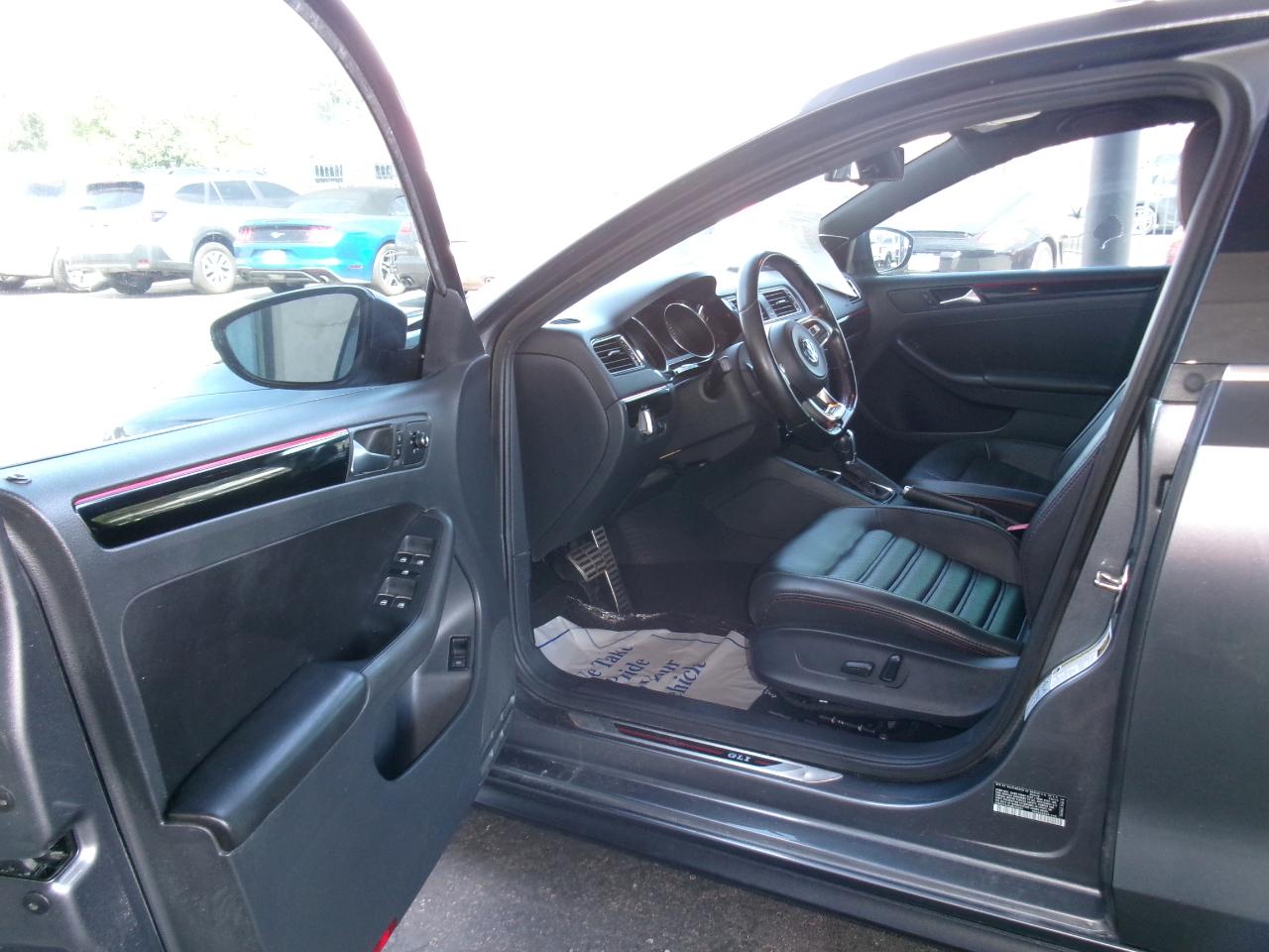 Volkswagen Jetta Sedan 4dr Auto 2.0T GLI SE PZEV 2016