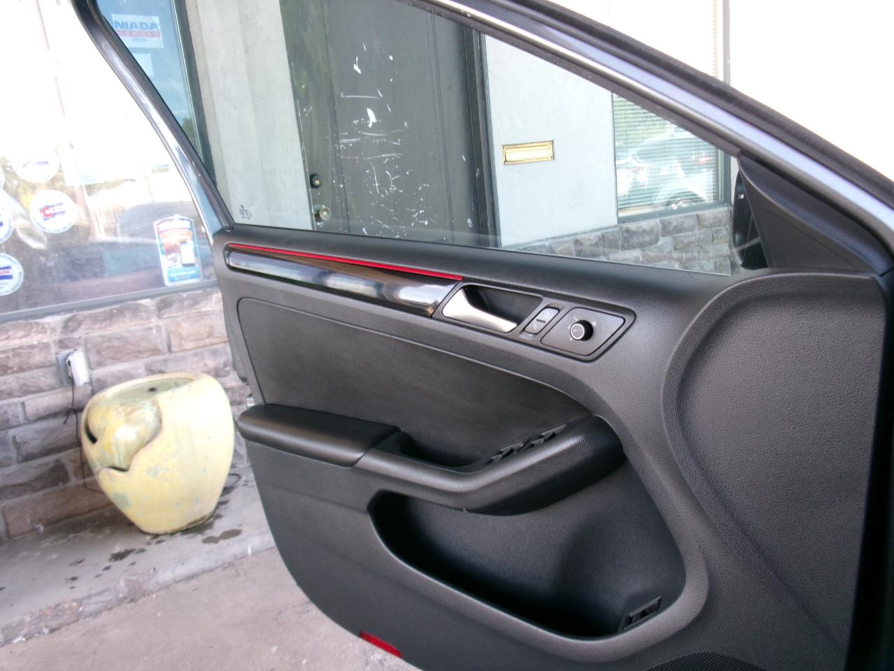 Volkswagen Jetta Sedan 4dr Auto 2.0T GLI SE PZEV 2016