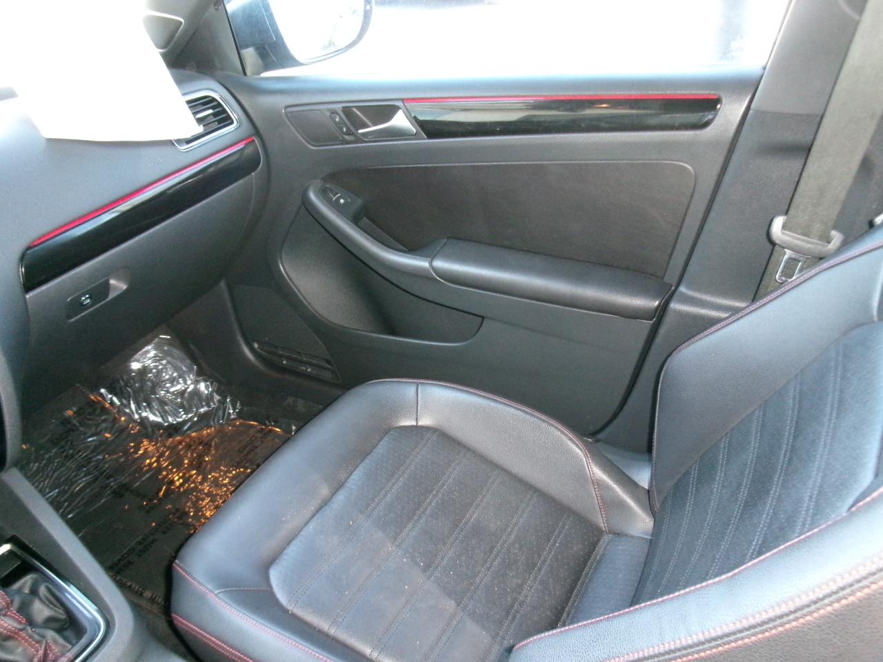 Volkswagen Jetta Sedan 4dr Auto 2.0T GLI SE PZEV 2016