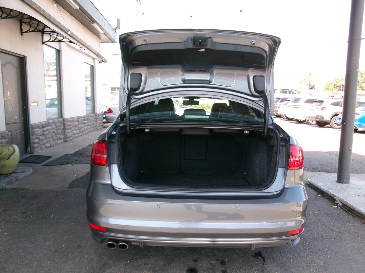 Volkswagen Jetta Sedan 4dr Auto 2.0T GLI SE PZEV 2016