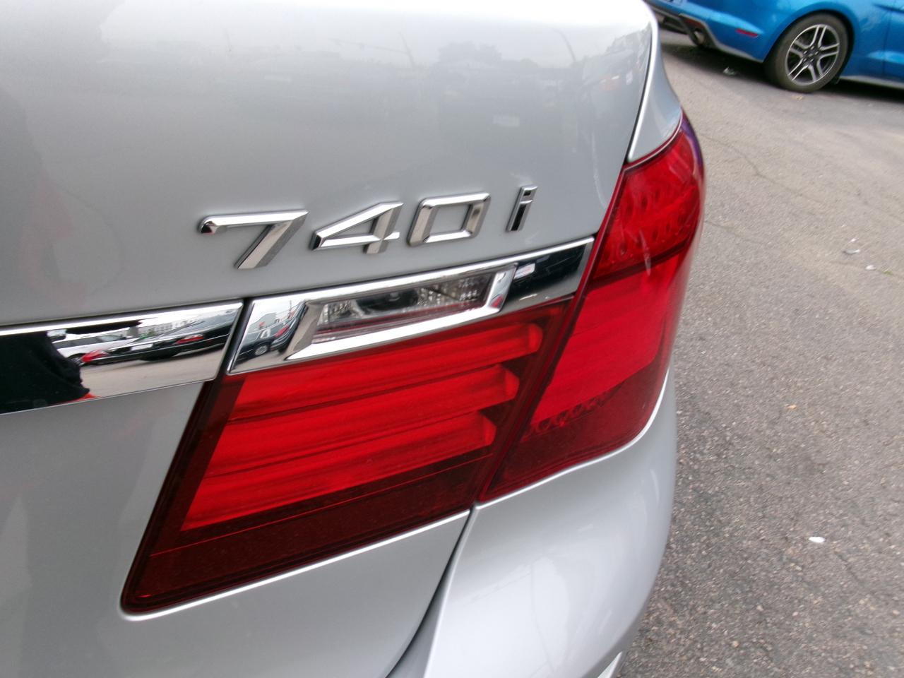 BMW 7 Series 4dr Sdn 740i RWD 2014
