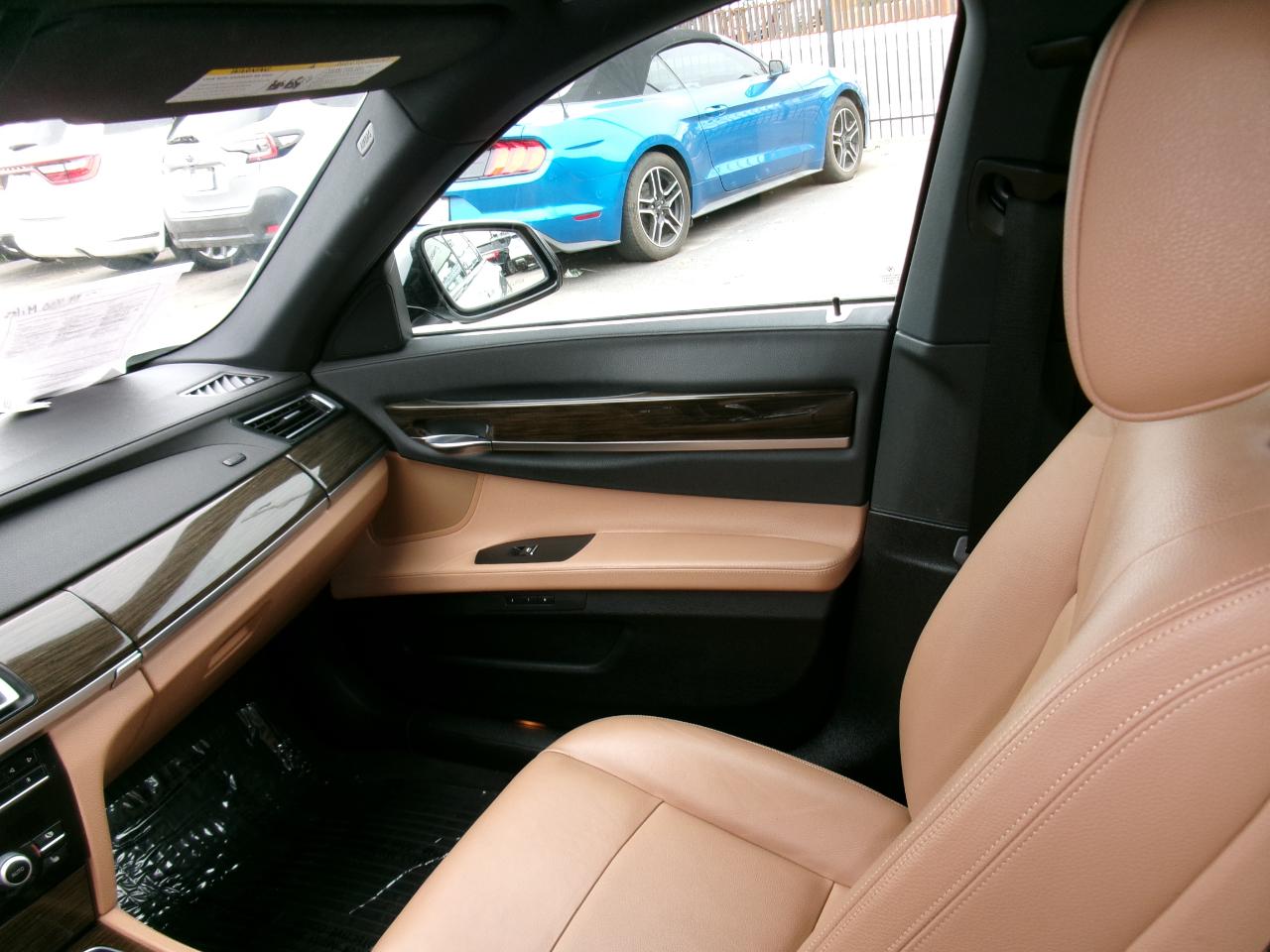 BMW 7 Series 4dr Sdn 740i RWD 2014