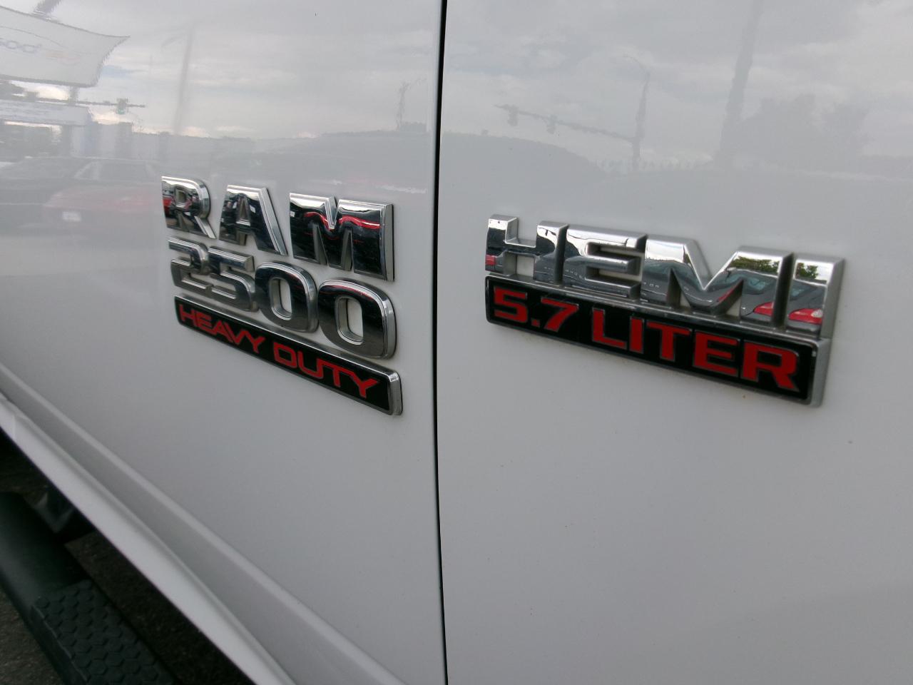 RAM 2500 4WD Reg Cab 140.5" Tradesman 2016
