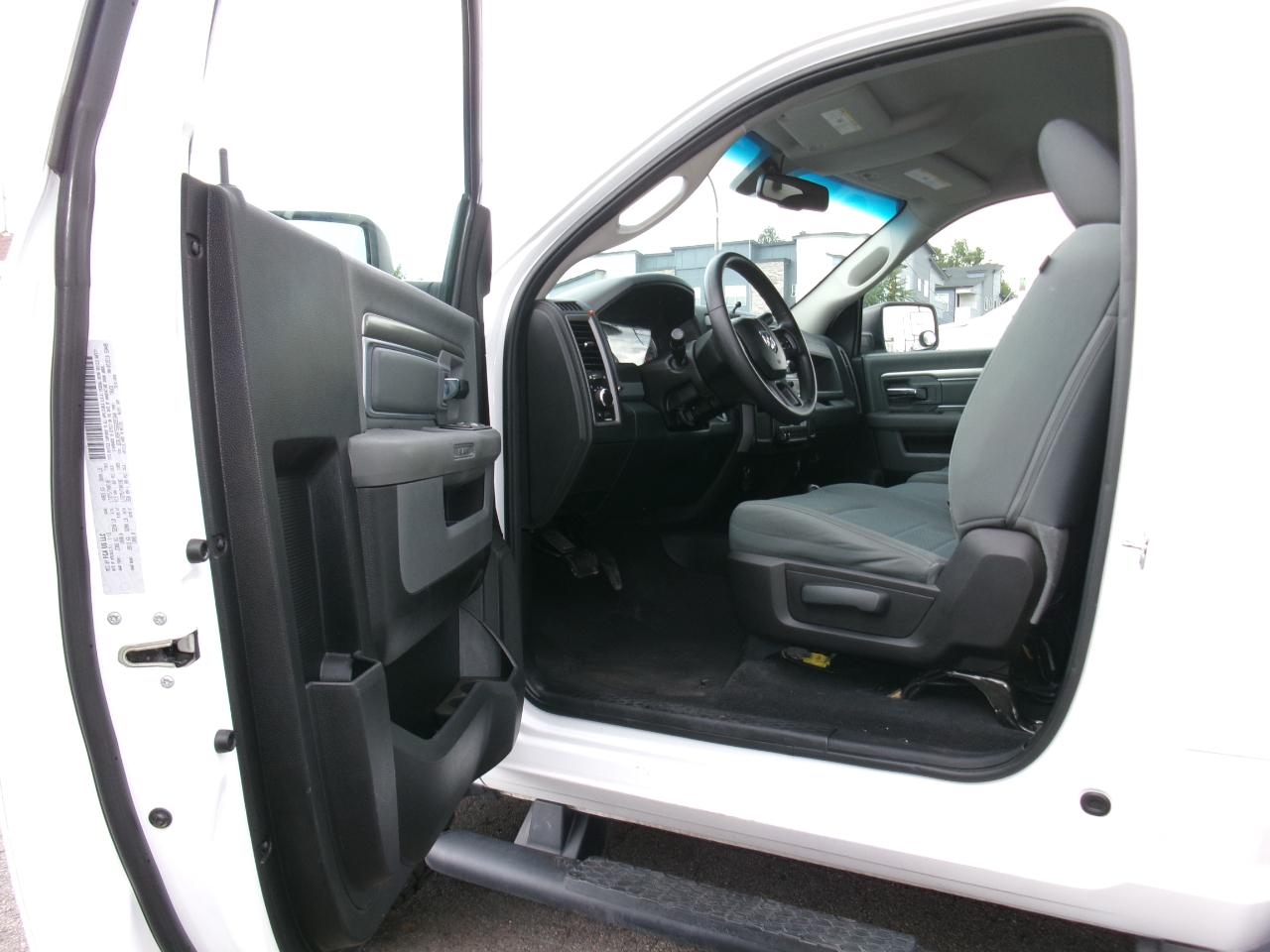 RAM 2500 4WD Reg Cab 140.5" Tradesman 2016