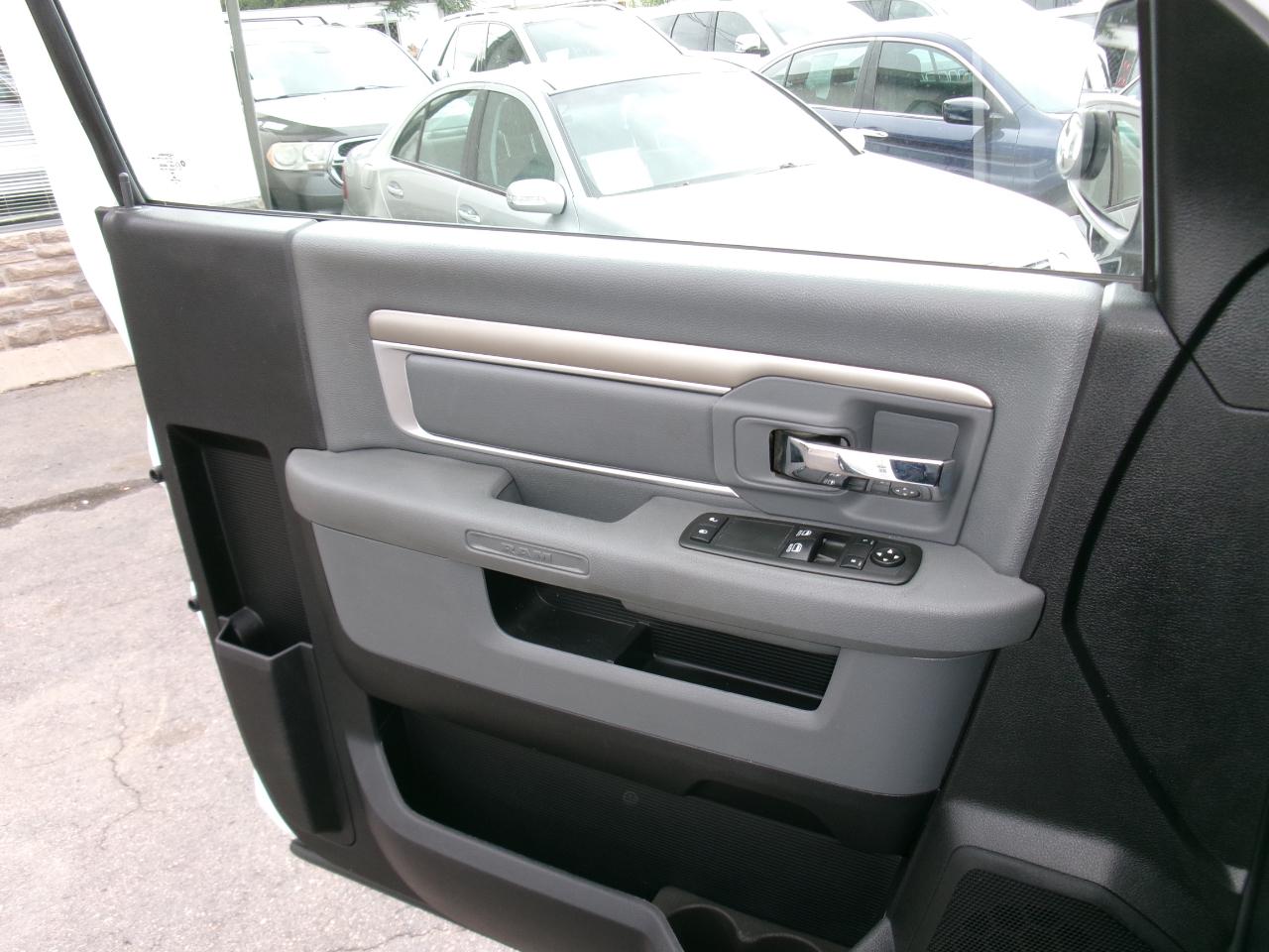 RAM 2500 4WD Reg Cab 140.5" Tradesman 2016