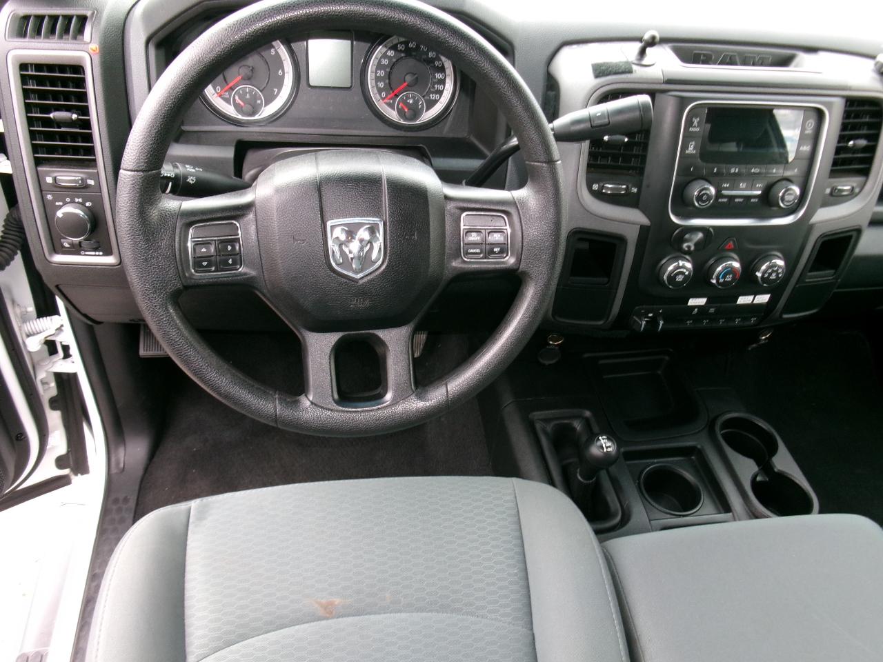 RAM 2500 4WD Reg Cab 140.5" Tradesman 2016